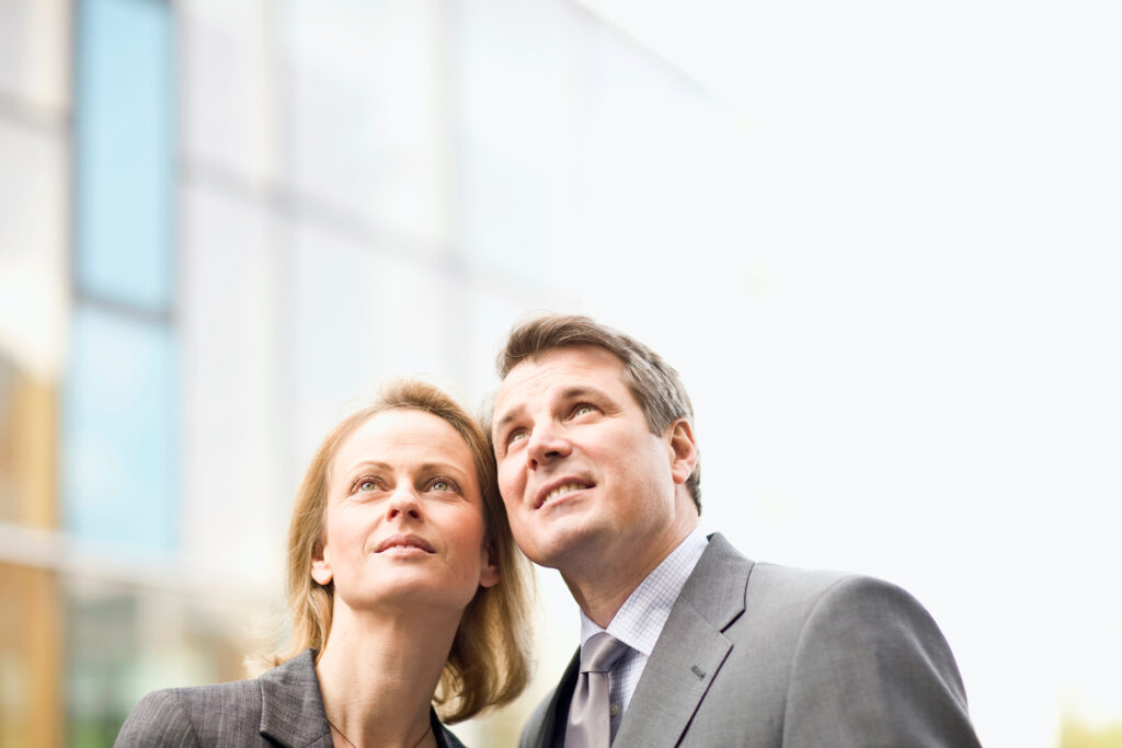 Professional couple learning the ten independent income models including consulting, coaching, content creation and hybrid income streams